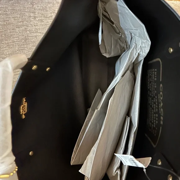 NWT! Coach leopard reversible city tote with matching leopard Crossbody handbag. - Picture 4 of 10